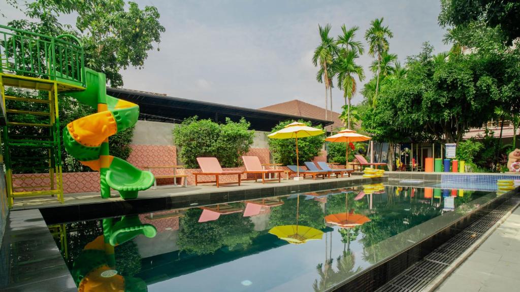 Beautiful pool area with integrated slide